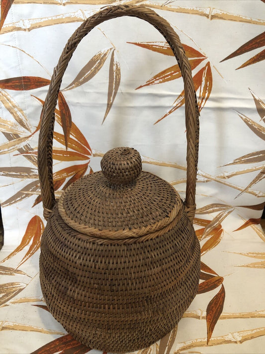 PNG Traditional Basket Vintage