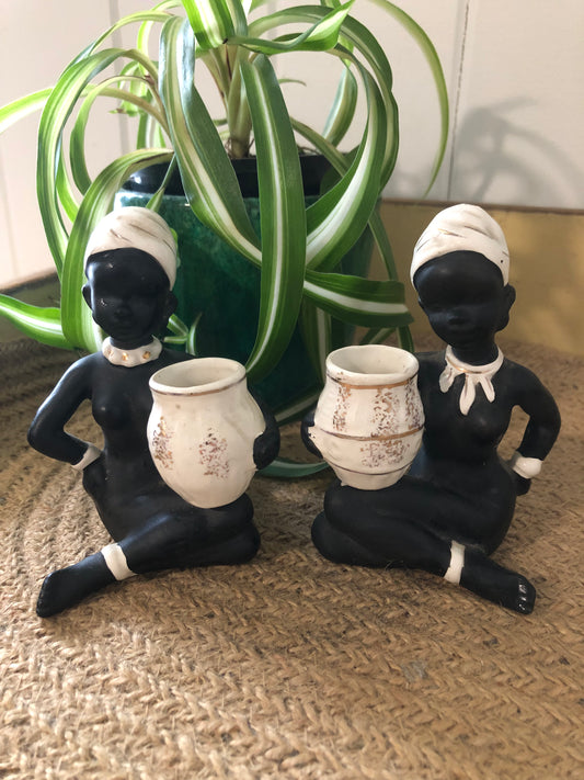 2 lady figures. Black