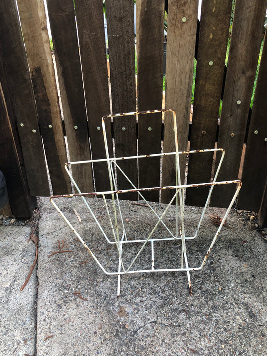 Magazine rack metal garden