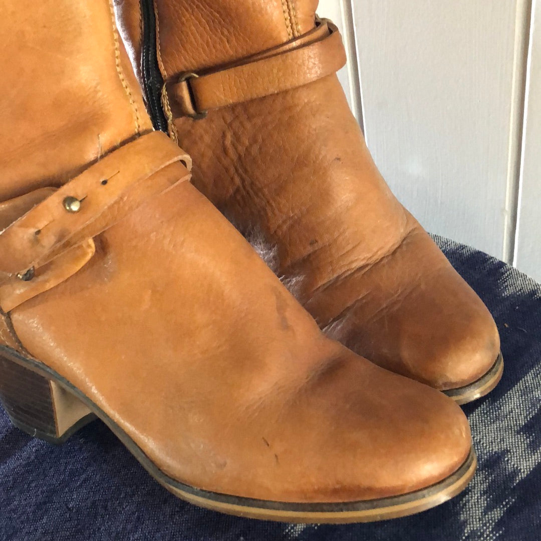Ladies 1970’s leather boots UK 4