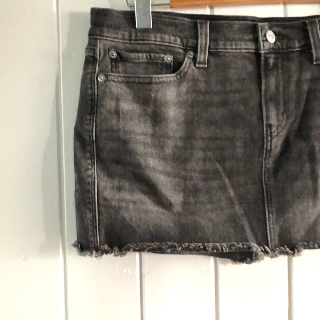 Ladies Levi’s denim mini skirt